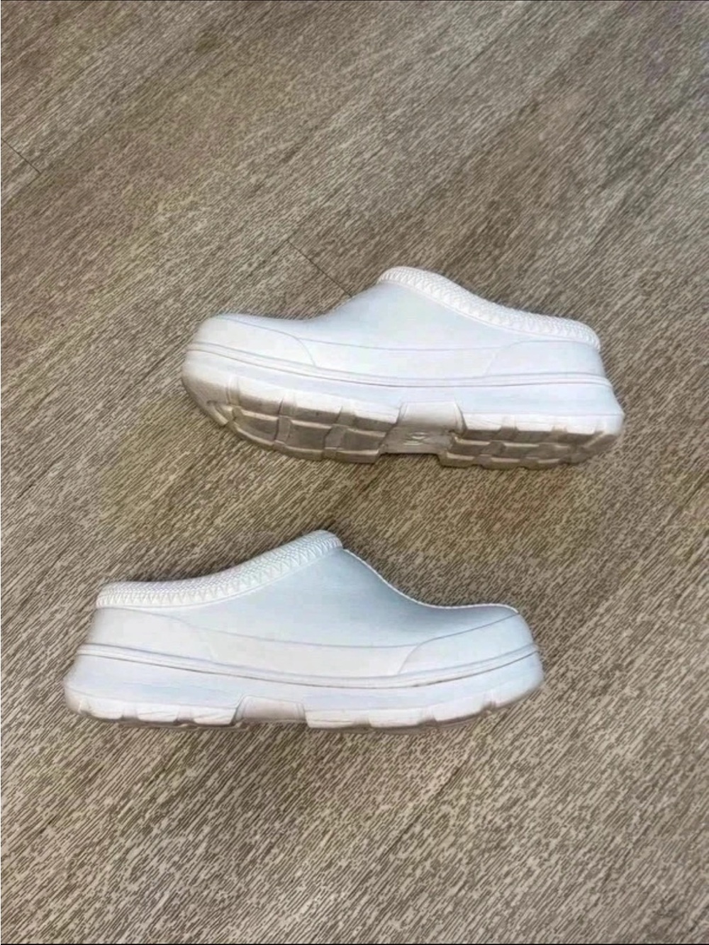 Ugg rain clogs